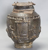 宋酱釉堆塑人物纹瓷